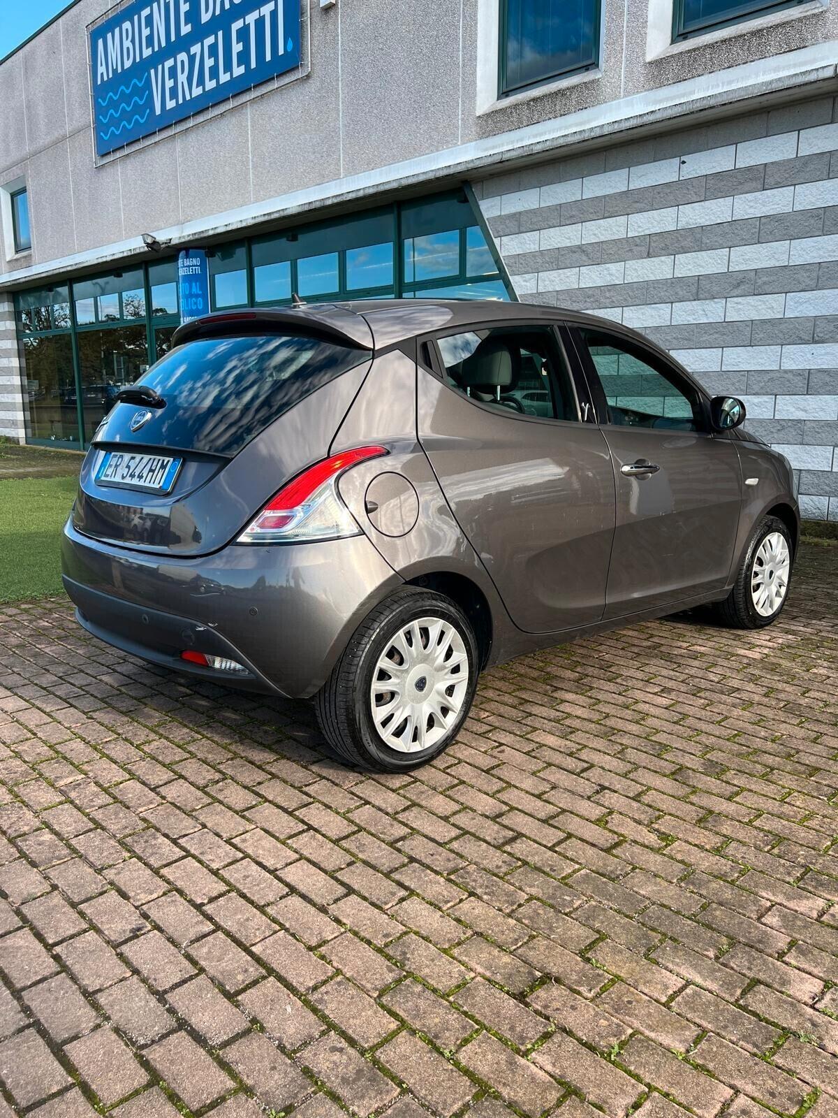 Lancia Ypsilon 1.2 69 CV 5 porte S&S Silver