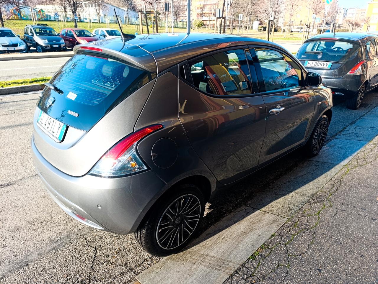 Lancia Ypsilon 1.0 S&S Hybrid Gold --6000 km--