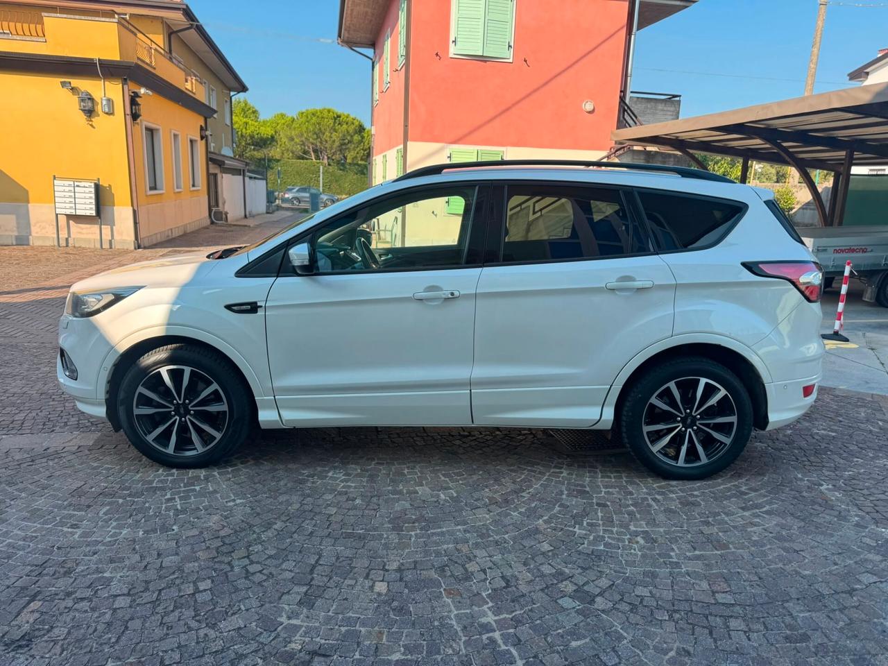 Ford Kuga 2.0 TDCI 150 CV S&S 4WD Powershift ST-Line