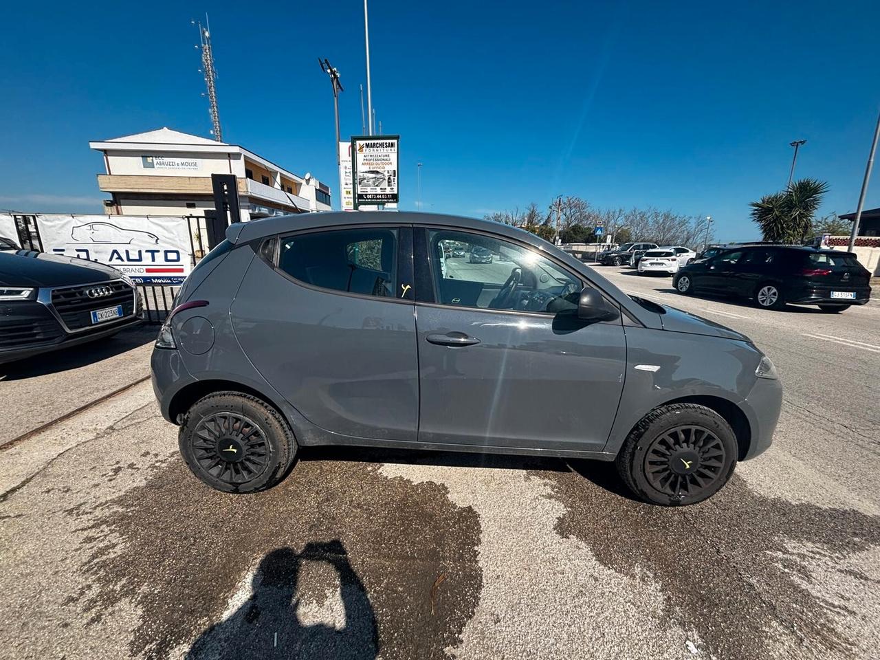 Lancia Ypsilon 0.9 TwinAir 85 CV 5 porte Metano Ecochic Elefantino