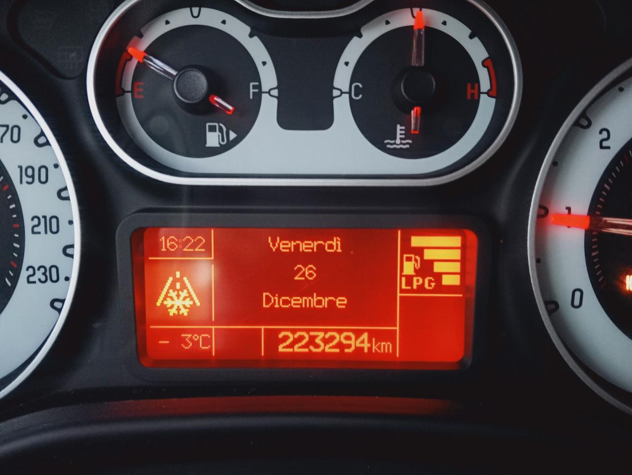 Fiat 500L 1.4 T-Jet 120 CV GPL Lounge