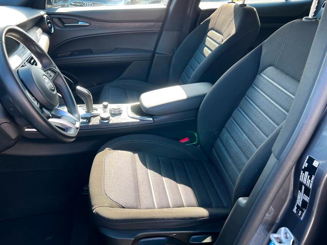 Alfa Romeo Stelvio 2.2 t Business rwd 160cv auto