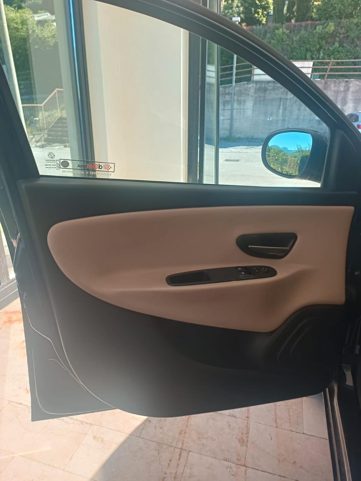 Lancia Ypsilon 1.2 69 CV 5 porte 30th Anniversary