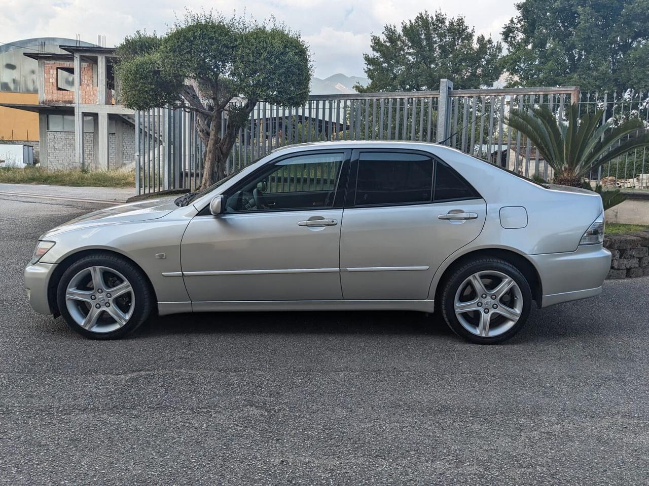 Lexus IS 200 2.0 Silver auto