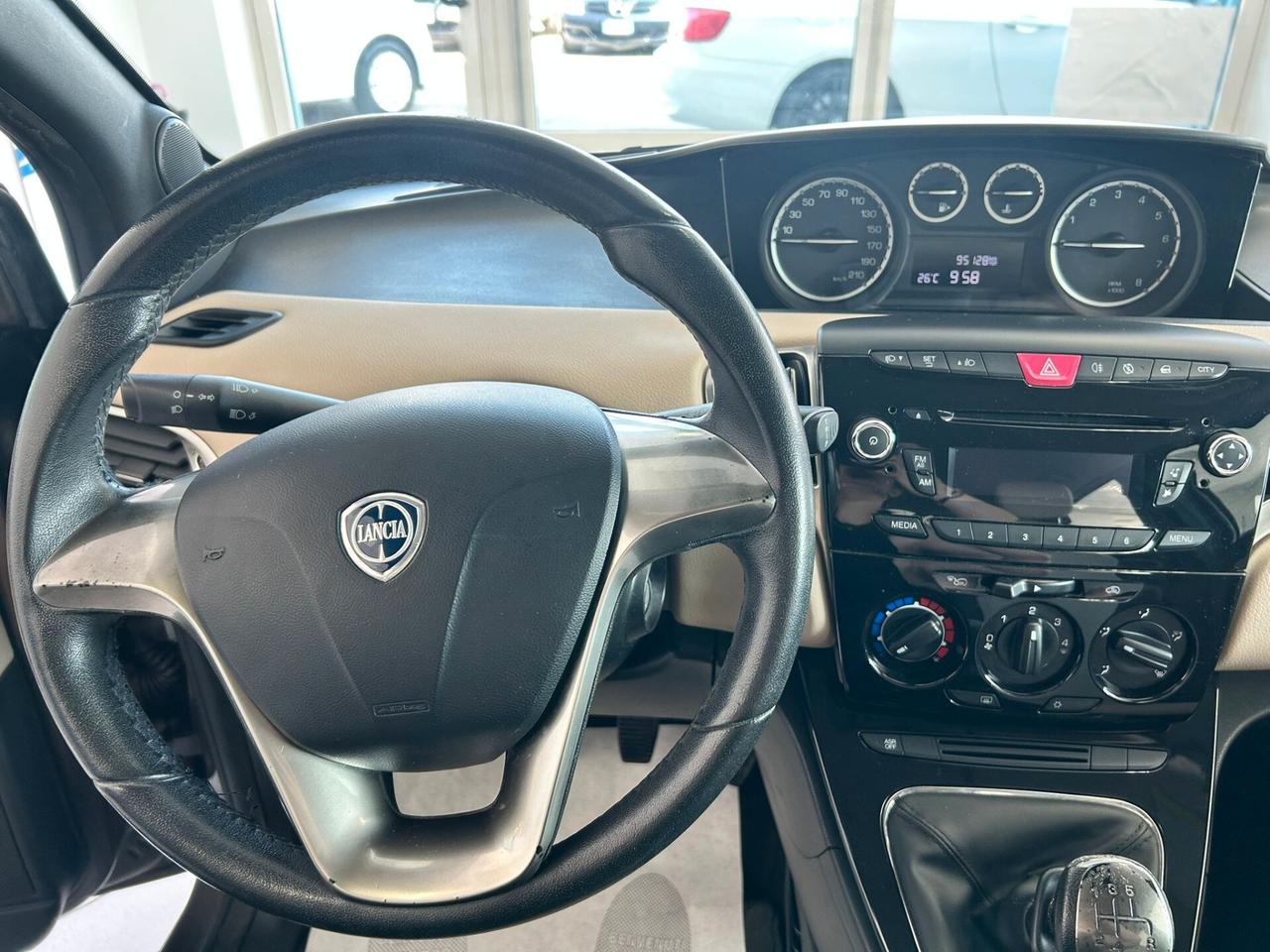 Lancia Ypsilon 1.2b X NEOPATENTATI 2012