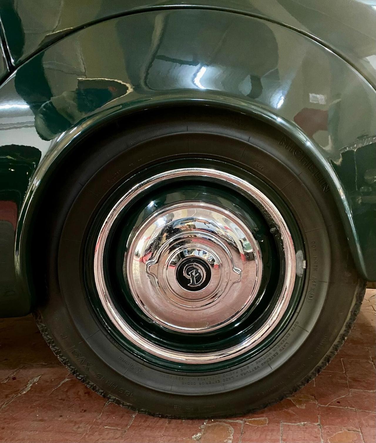 Daimler 250-V8 (Automatic)