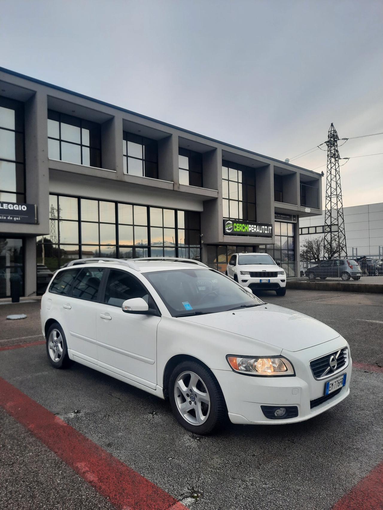 Volvo V50 D2 R-design