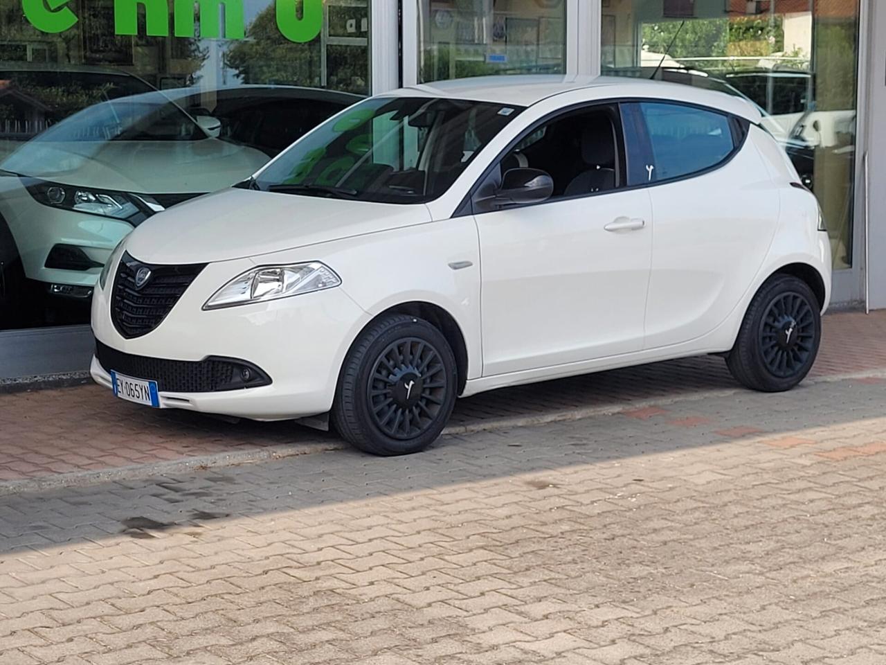 Lancia Ypsilon 1.3 MJT 16V 95 CV 5 porte S&S Silver