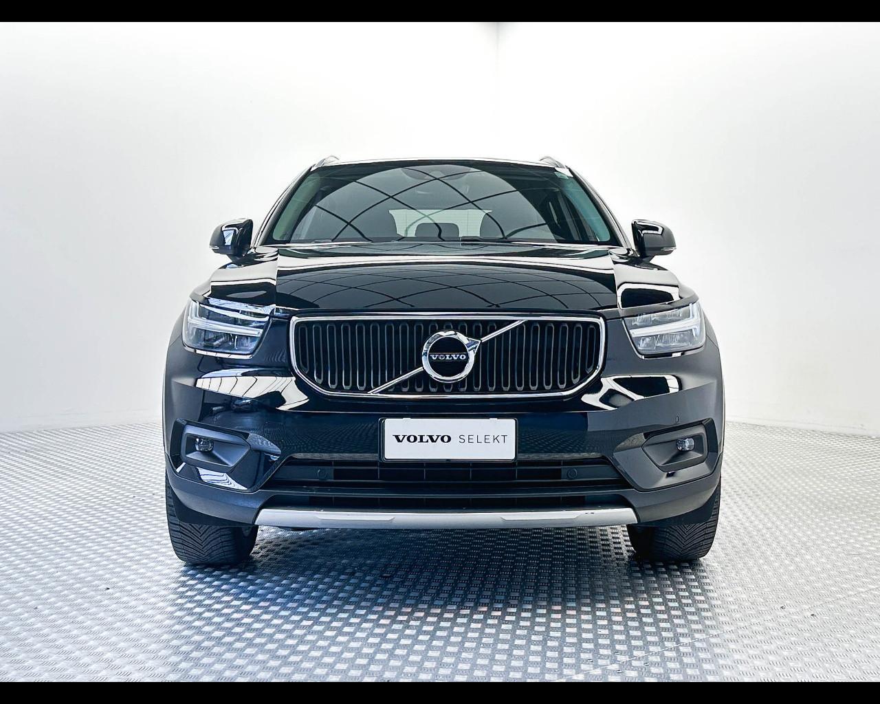 VOLVO - XC40 T3 Momentum Pro