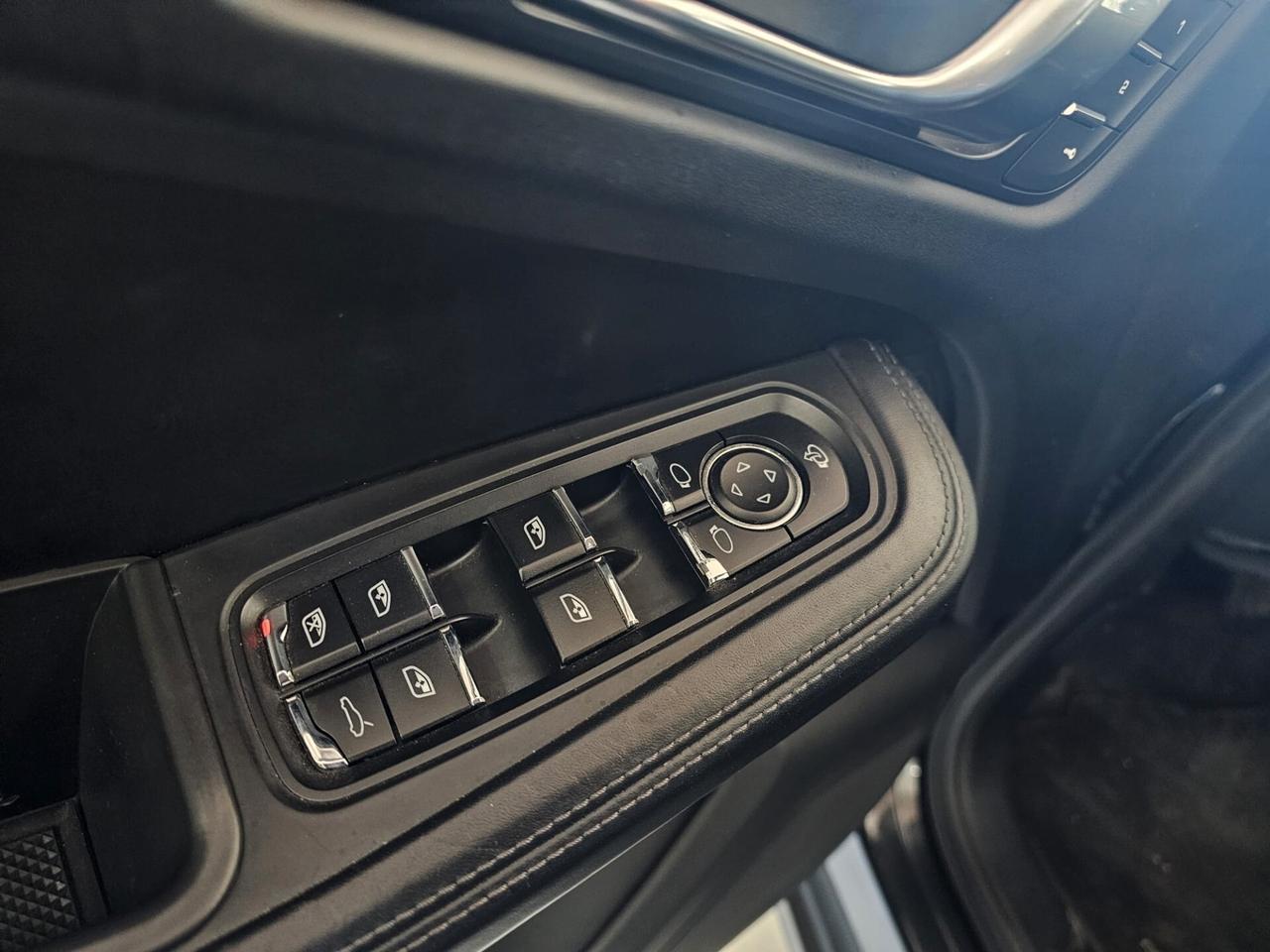 NUOVA PORSCHE MACAN TURBO 2.0 BENZINA 245CV CHRONO SPORT PACK - TETTO PANORAMICO APRIBILE