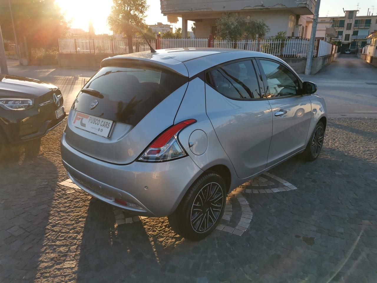 Lancia Ypsilon 1.2 69 CV 5 p. GPL Ecochic Gold