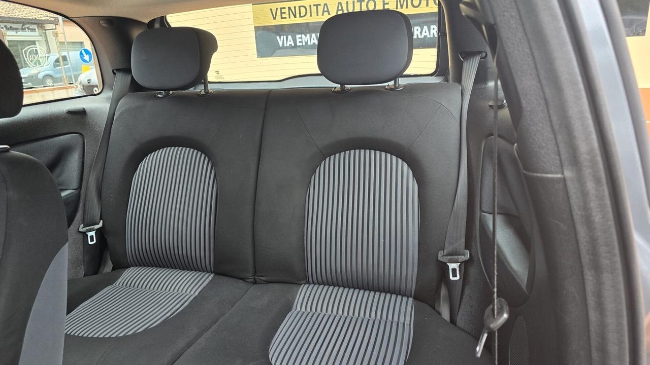 Lancia Ypsilon 1.3 MJT 75 CV Argento