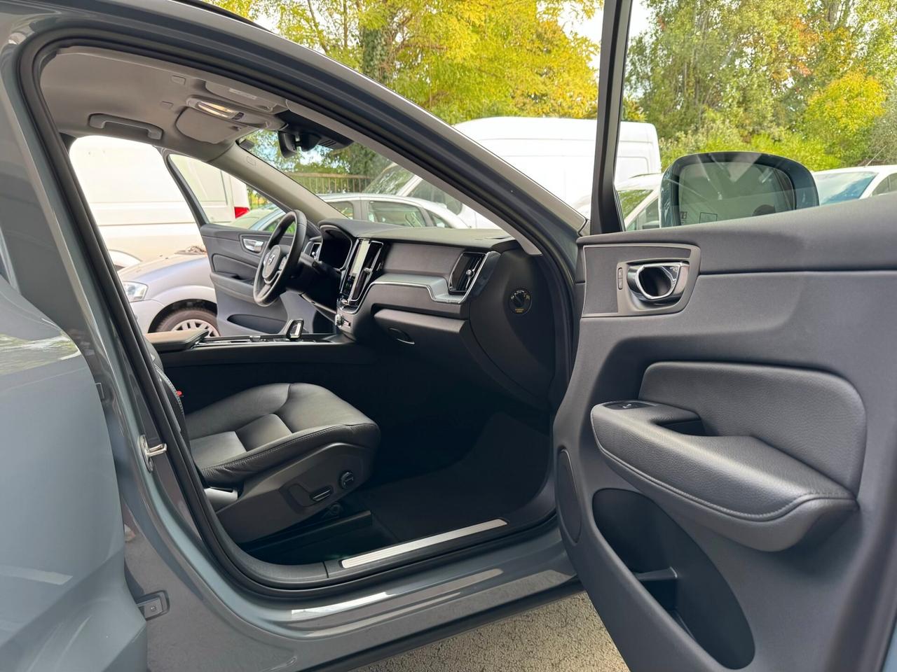 Volvo XC60 2.0b4 MomentumPro AWD GEARTRONIC GAR24M