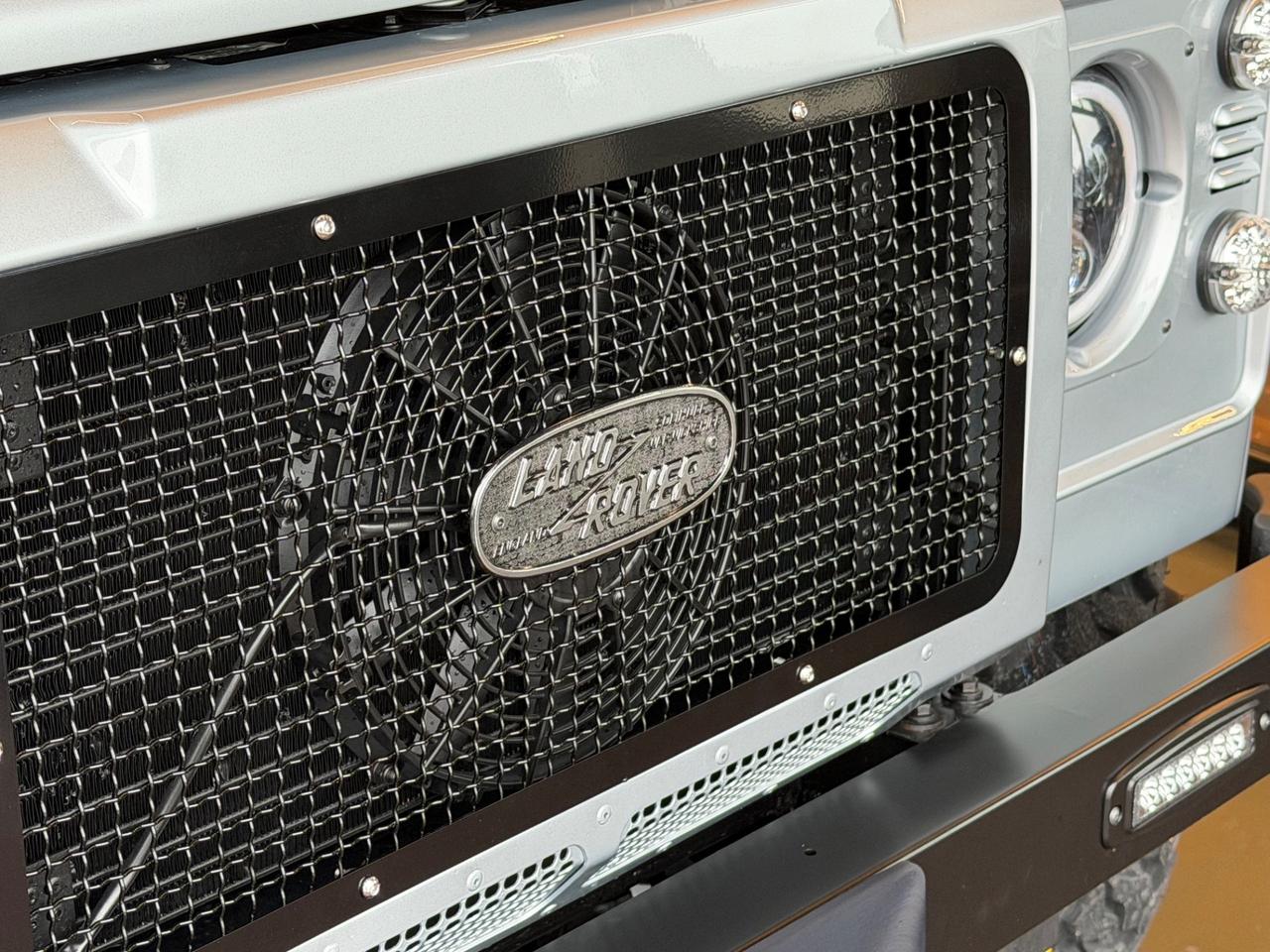 Land Rover Defender 110 2.4 TD4 Station Wagon SE