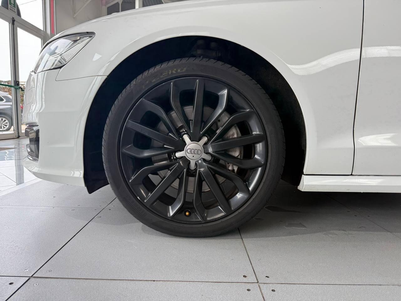 Audi A6 Avant 3.0 TDI quattro S tronic Business Plus