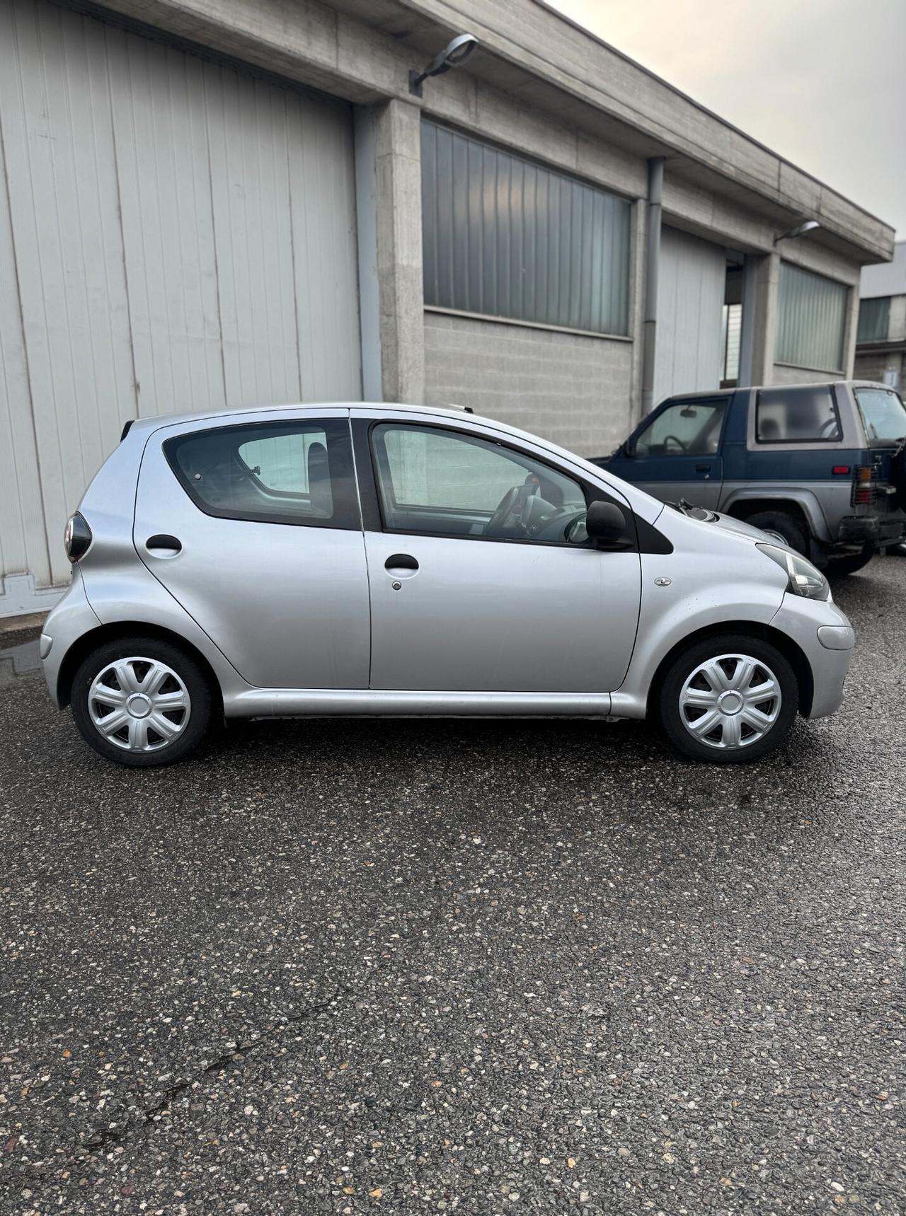 Toyota Aygo 1.0 50kW Benz 5p *67.000 km*UNICO proprietario*