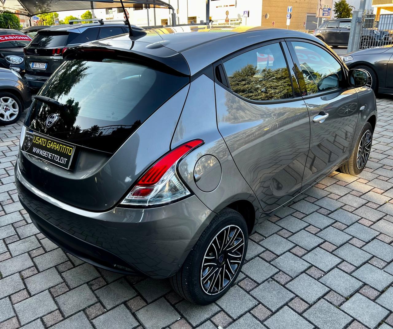 Lancia Ypsilon 1.0 FireFly 5 porte S&S Hybrid Oro