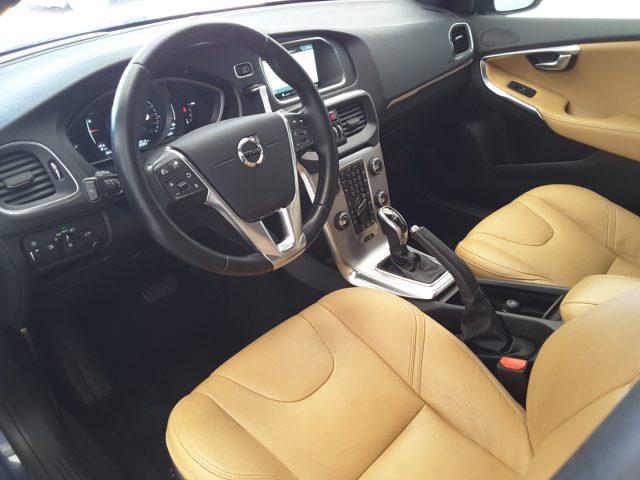 VOLVO V40 D2 Geartronic Inscription *FULL OPTIONAL*
