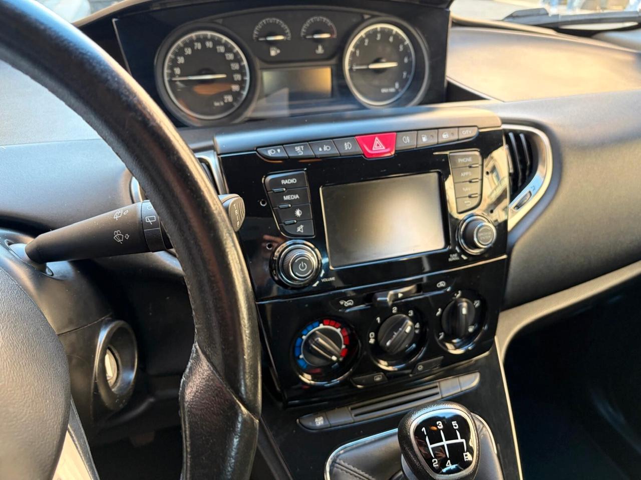 Lancia Ypsilon 1.2 69 CV 5 porte GPL Ecochic Gold NEOPATENTATI