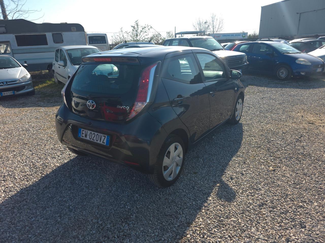 Toyota Aygo 1.0 VVT-i 69 CV 5 porte x-play MMT