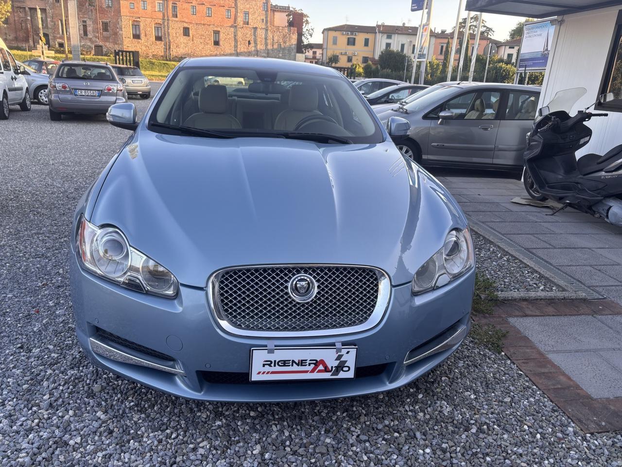 jaguar XF 2.7 D solo 54.000 km