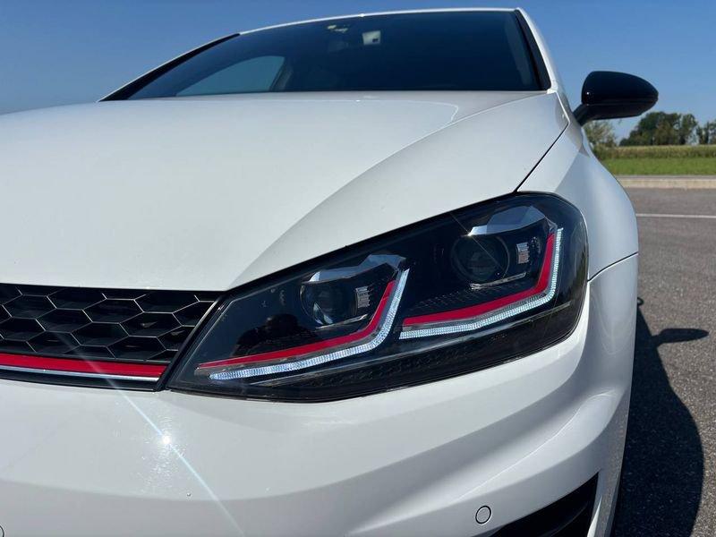 Volkswagen Golf 2.0 TSI 220cv