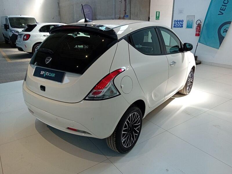 Lancia Ypsilon 1.0 FireFly 5 porte Hybrid Platino