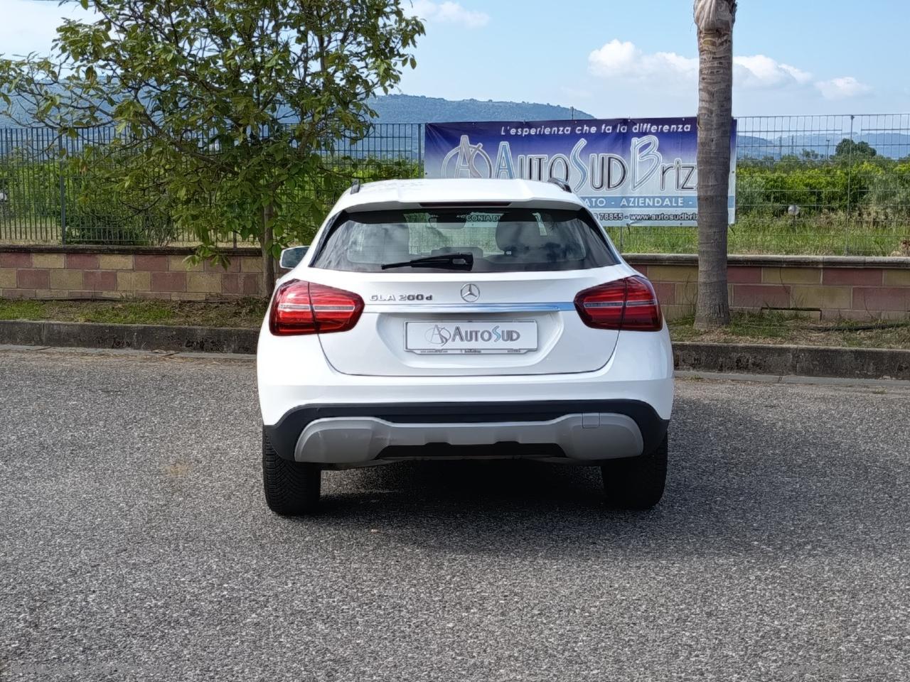 MERCEDES-BENZ GLA 200 d Automatic Business