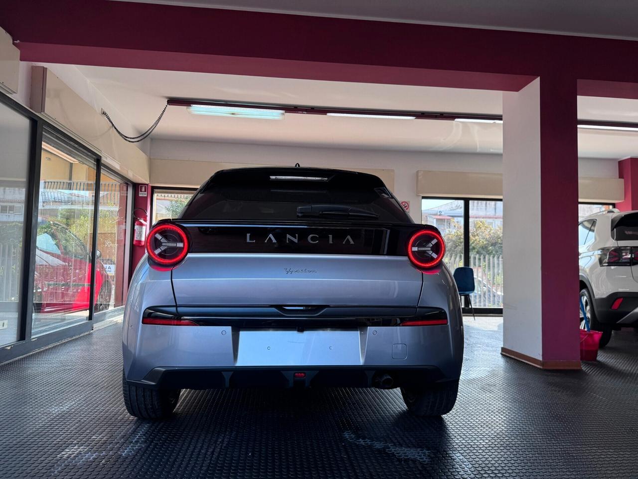 Lancia Ypsilon Hybrid e-DCT NUOVA