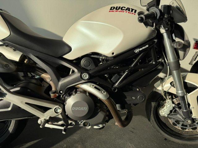 DUCATI Monster 696 696