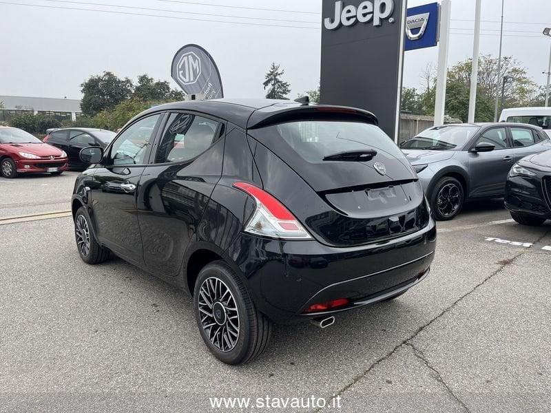 Lancia Ypsilon 1.0 FireFly 5 porte S&S Hybrid Platino + Pack Comfort