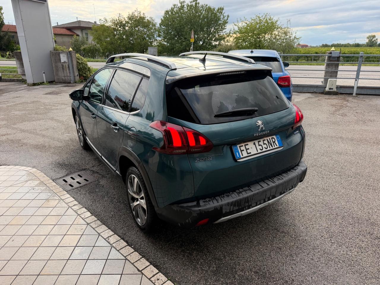 Peugeot 2008 1.2 Turbo Benzina Neopatentati