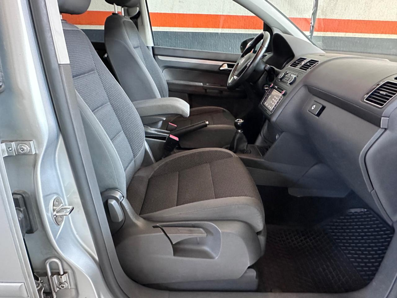 Volkswagen Touran 1.6 TDI gancio traino