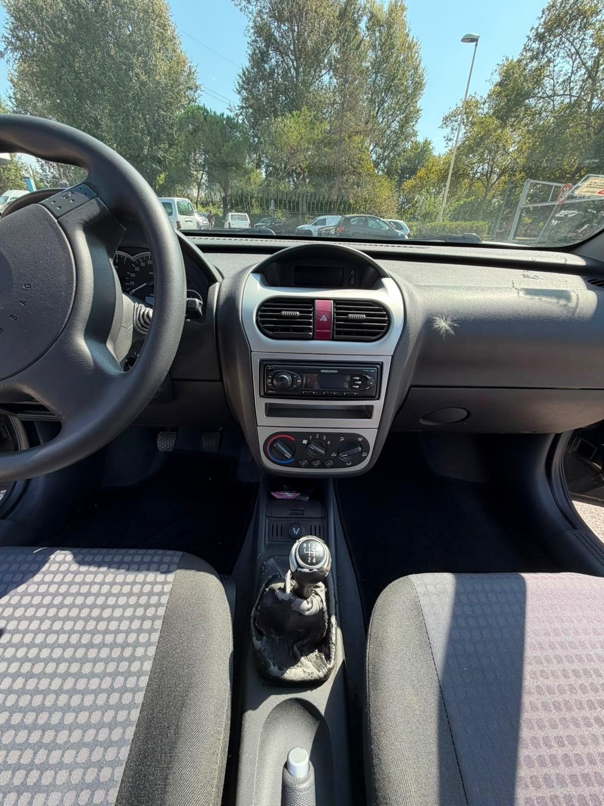 Opel Corsa 1.0 12V 3 porte // 25.000 km ///pari al nuovo