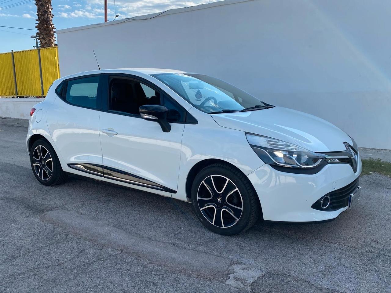 Renault Clio 1.2 75CV 5 Porte Costume National