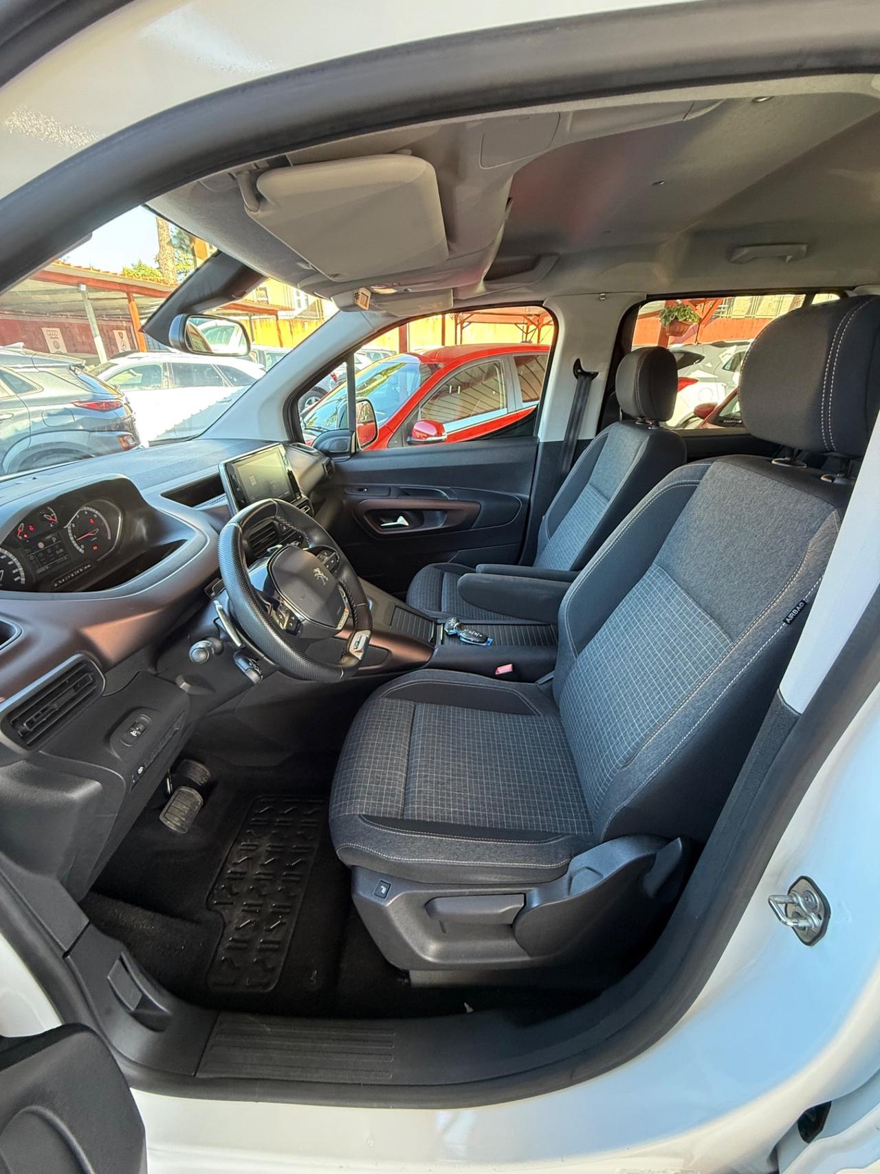 Peugeot Rifter 130- GT Line -automatica -unipro-rate
