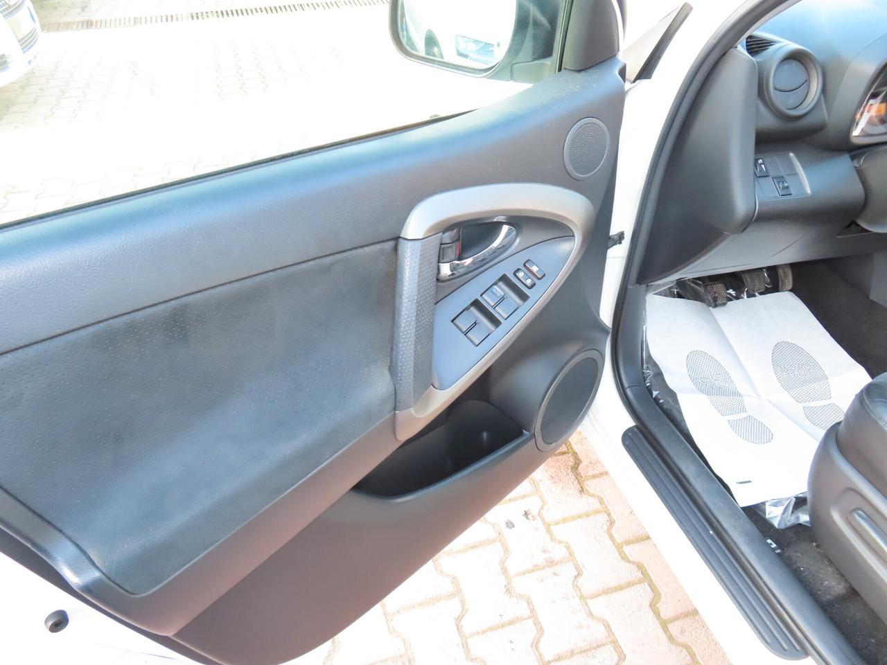 Toyota RAV 4 2.2 D-4D 4x4 DA VETRINA LUXURY