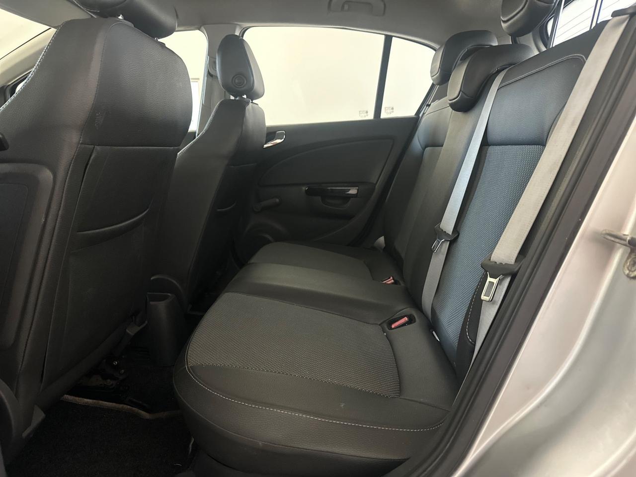 Opel Corsa 1.2 5 porte Cosmo NEOPATENTATI