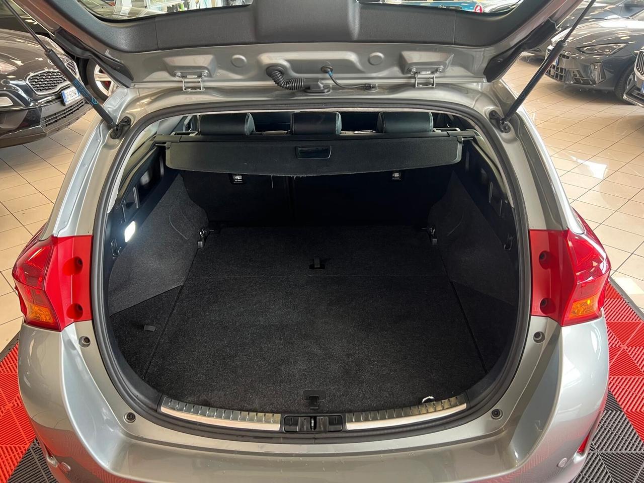 Toyota Auris Touring Sports 1.8 Hybrid Lounge