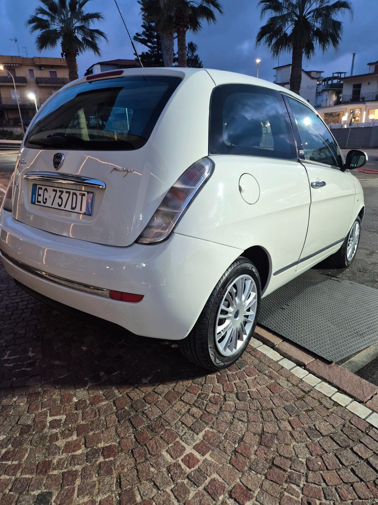Lancia Ypsilon 1.3 MJT 75 CV DIVA