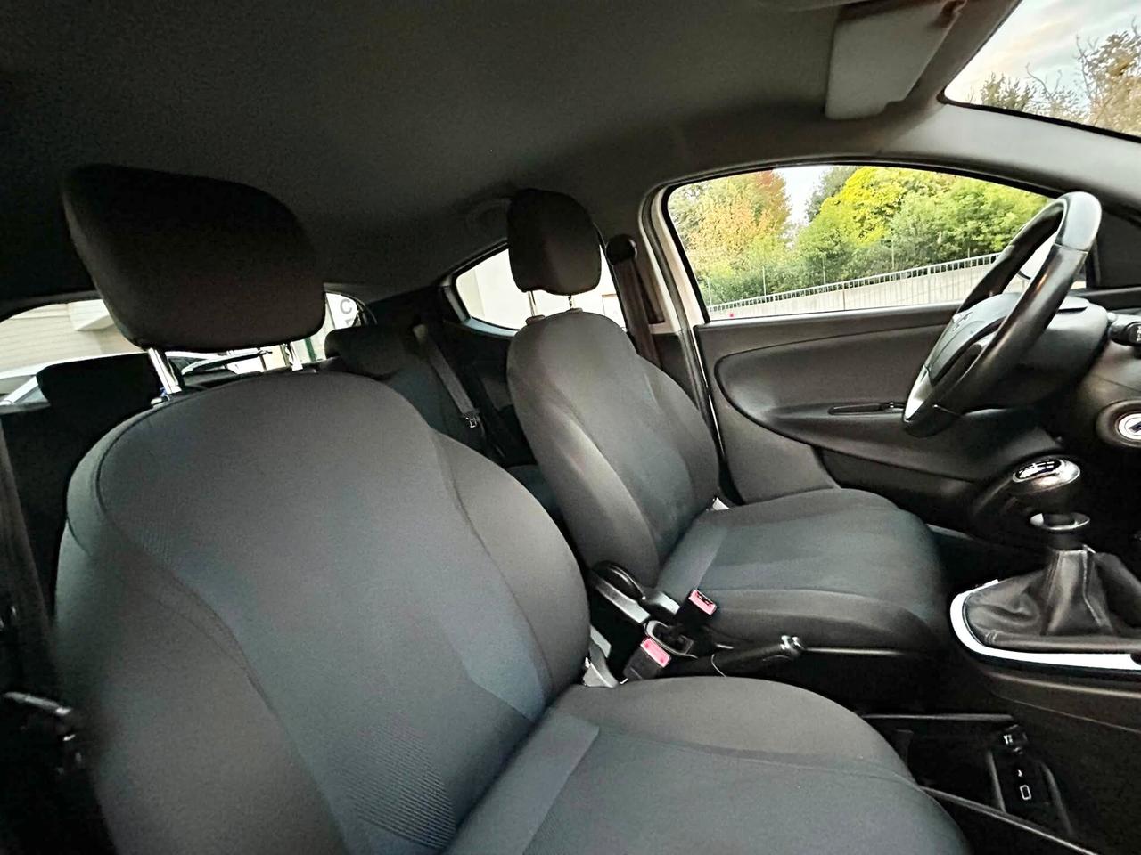Lancia Ypsilon 1.2 69 CV 5 porte S&S Platinum
