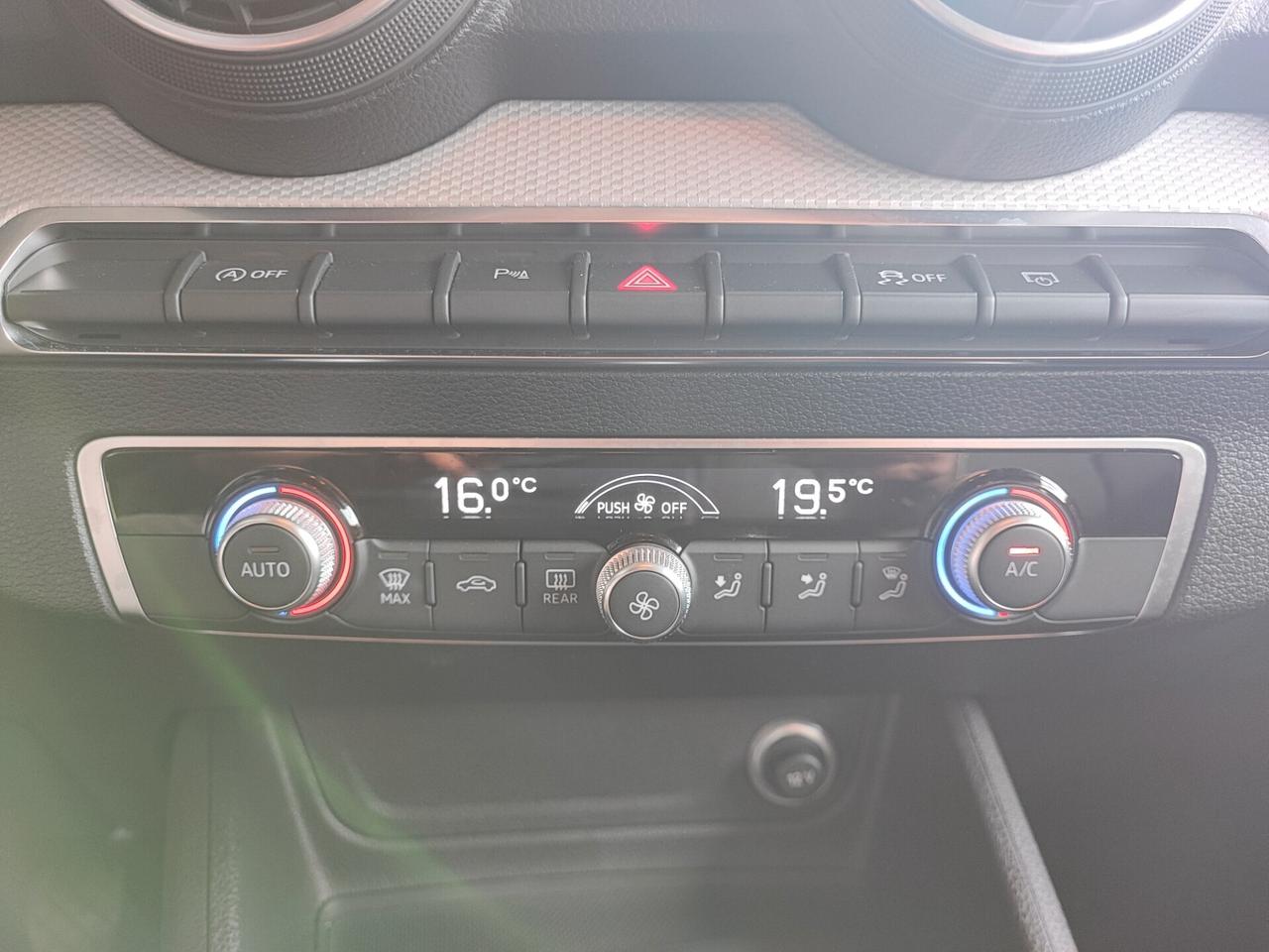 Audi Q2 30 TDI Business Design