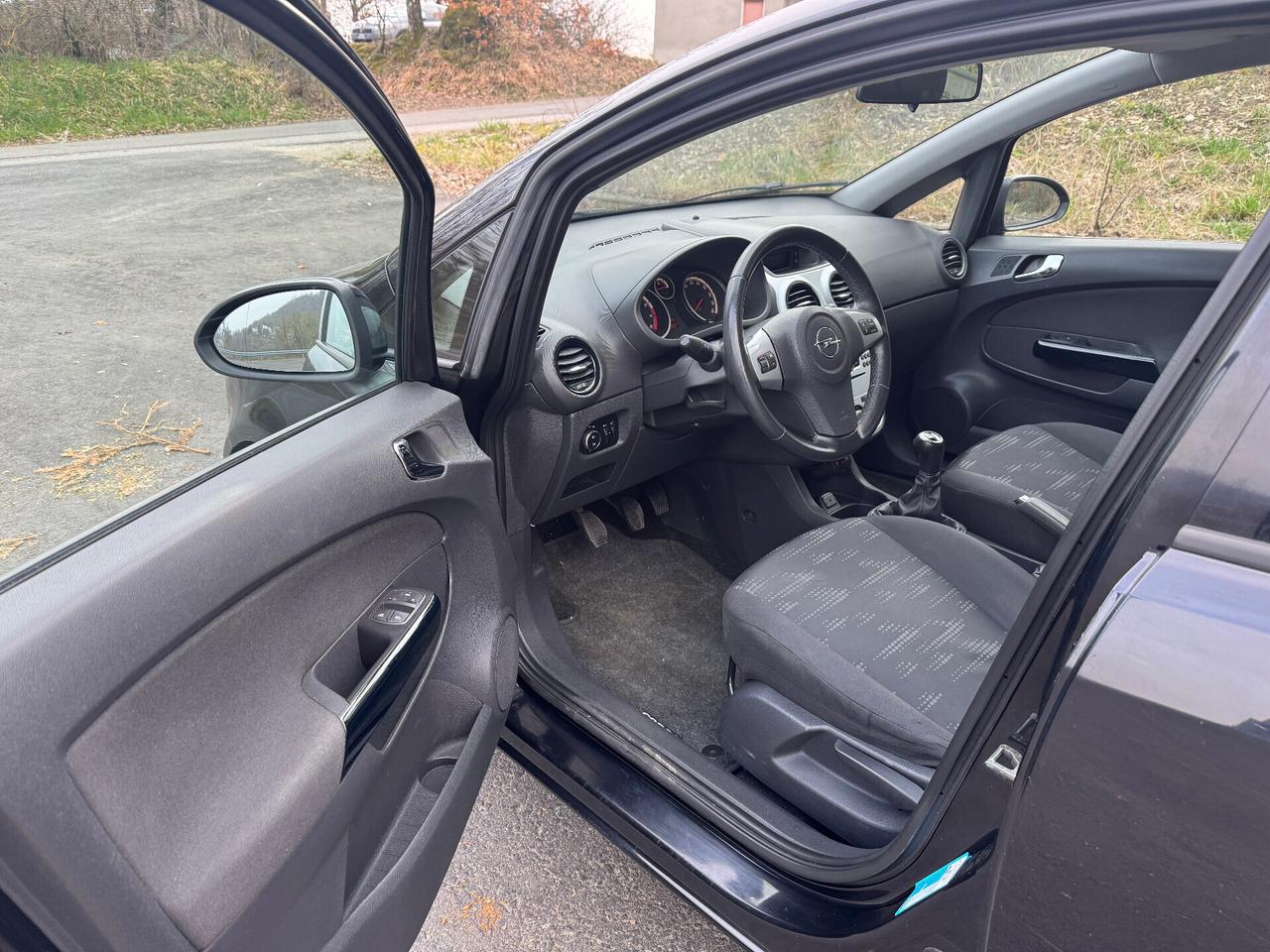 Opel Corsa 1.2 5 porte Club 10/2011