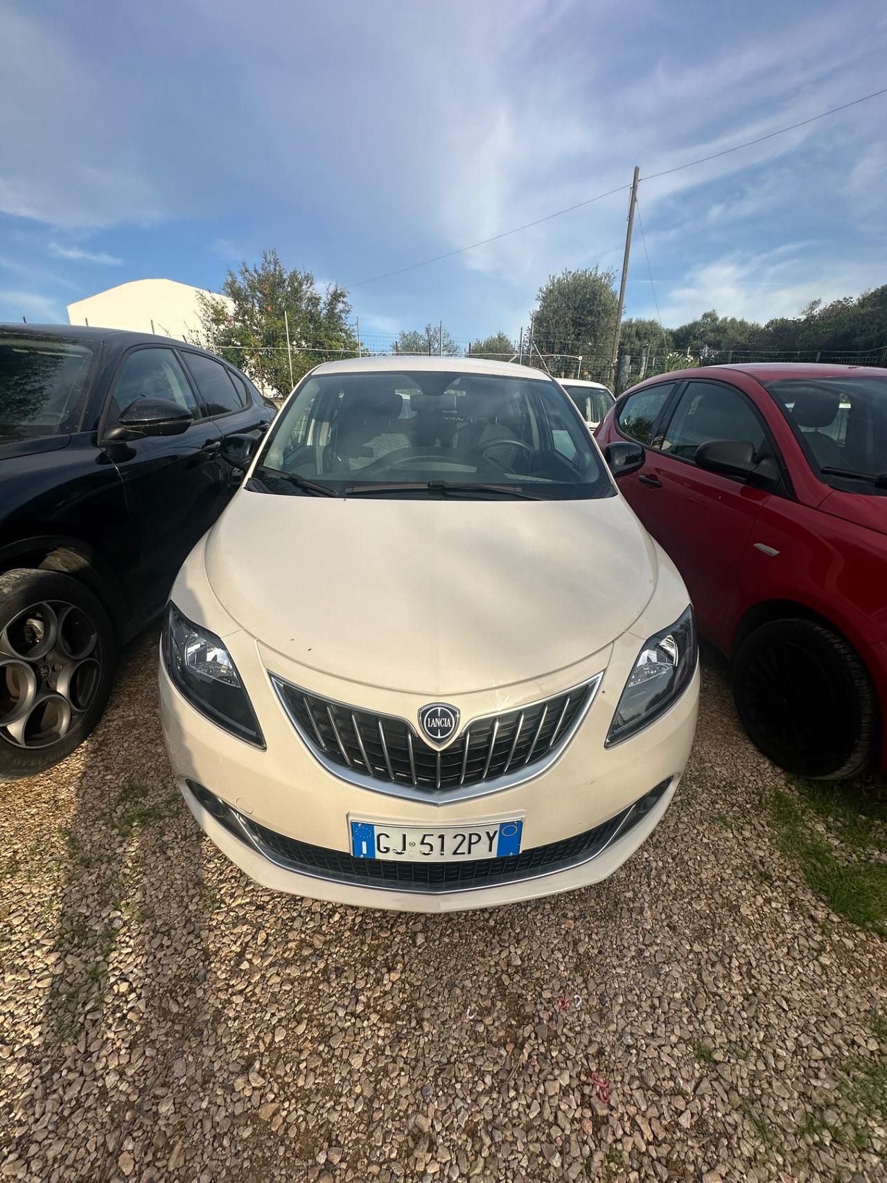 Lancia Ypsilon 1.0 FireFly 5 porte S&S Hybrid Ecochic Silver