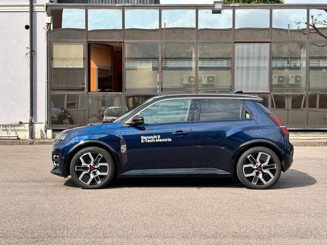 Renault 5 E-Tech Electric Blu