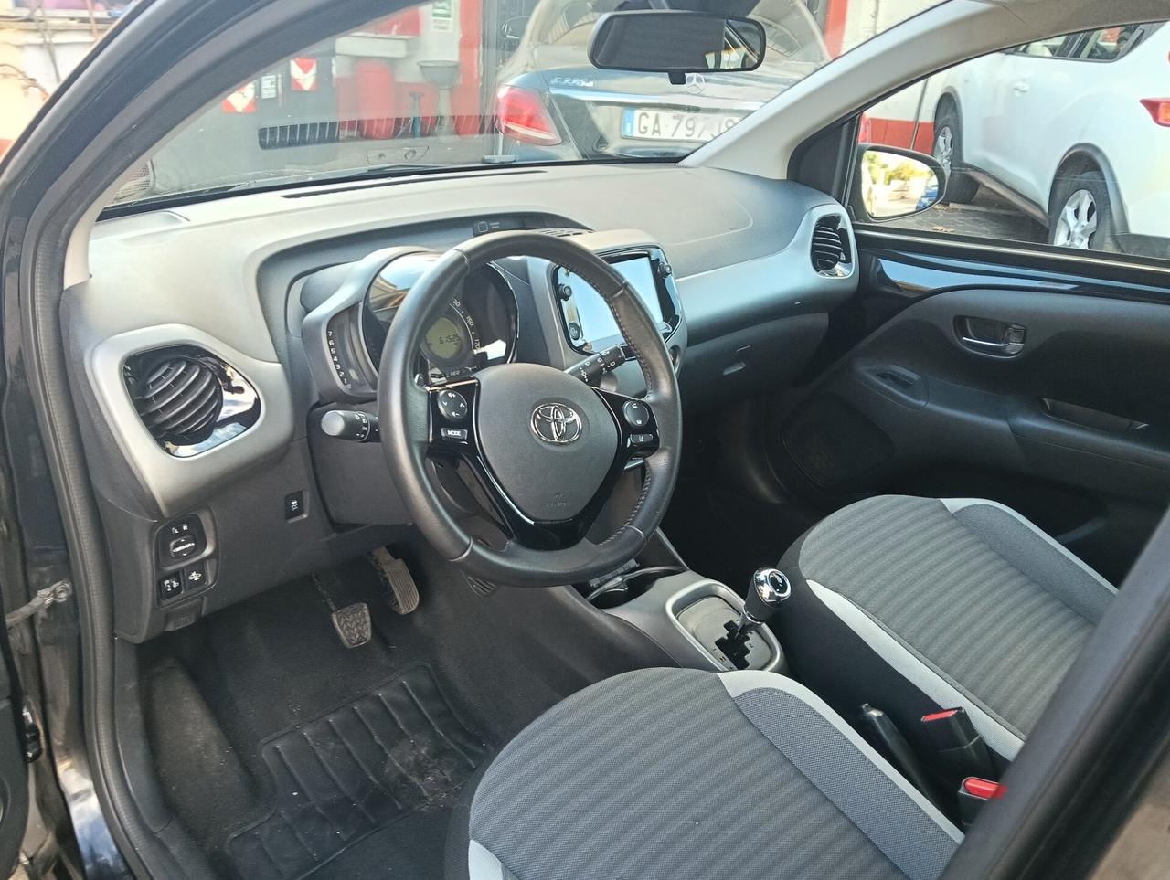 Toyota Aygo Connect 1.0 / 5 porte x-cool MMT
