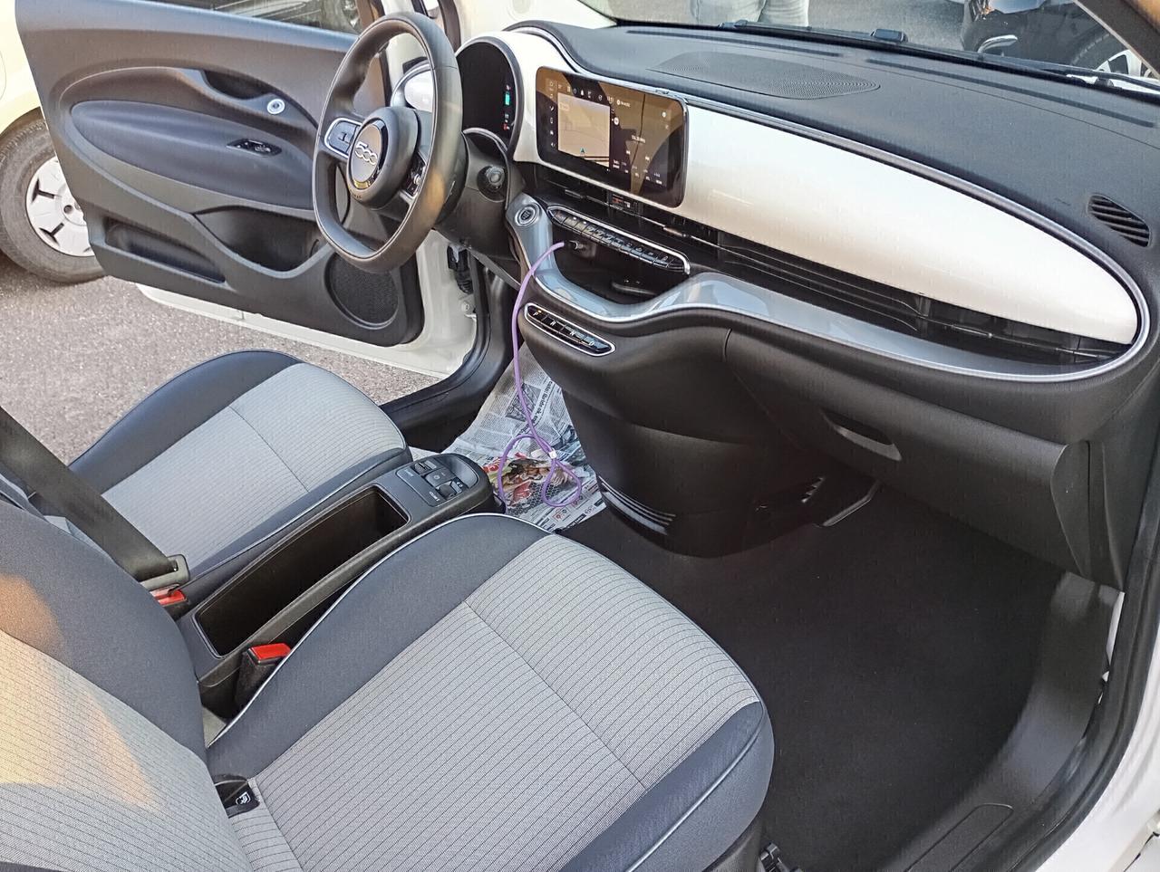 Fiat 500e Berlina 42kWh Icon