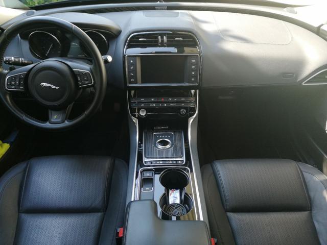 JAGUAR XE 2.0 D Turbo 180 CV AWD aut. R-Sport
