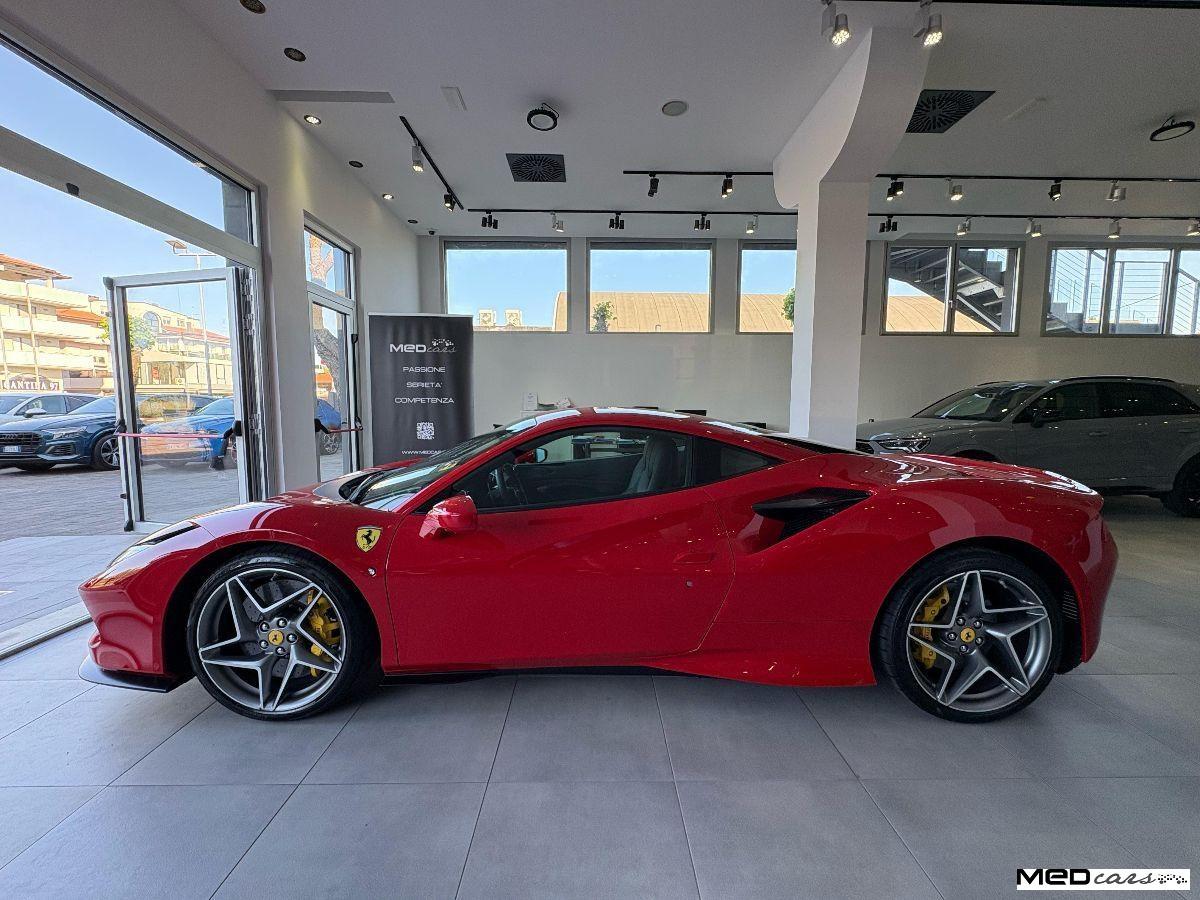 FERRARI - F8 - Tributo