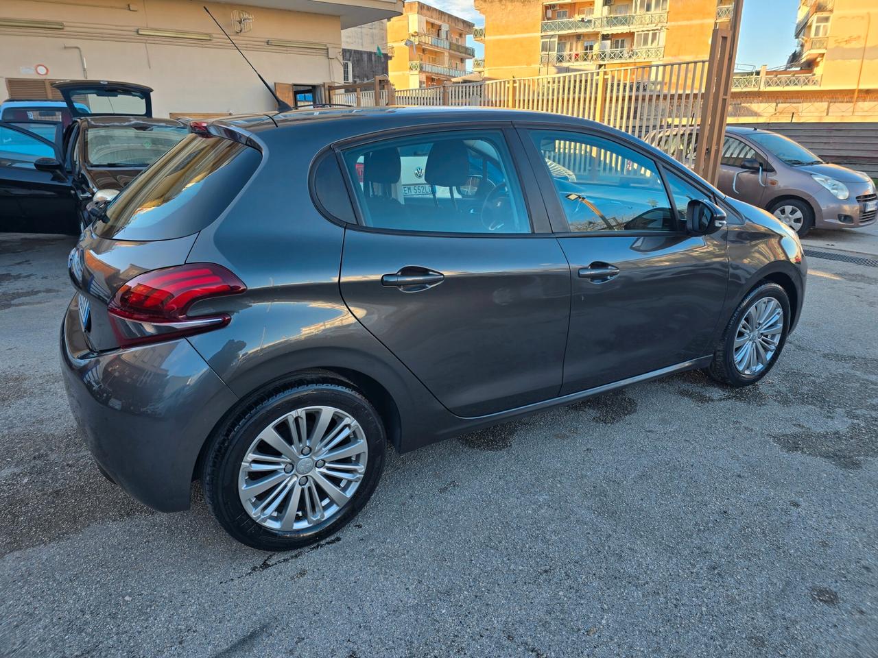 Peugeot 208 PureTech 82 5 porte Allure